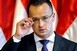 Az kiabál, akinek a háza ég? Az kiabál, akinek a háza ég?