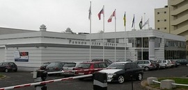 A lézerközpont-bukta háttere