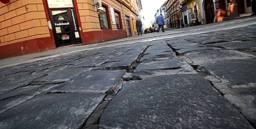 Király utca, Ferencesek: bokatörés? Király utca, Ferencesek: bokatörés?