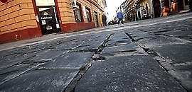 Király utca, Ferencesek: bokatörés?