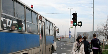 Lámpa ad elsőbbséget a buszoknak Lámpa ad elsőbbséget a buszoknak
