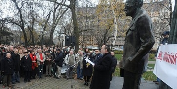 Demonstráció Károlyi védelmében Demonstráció Károlyi védelmében