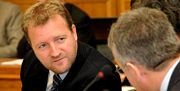 Kővári nem tett le a civil stratégiáról Kővári nem tett le a civil stratégiáról