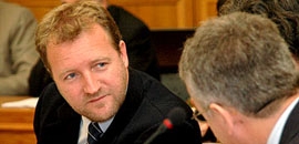 Kővári nem tett le a civil stratégiáról Kővári nem tett le a civil stratégiáról