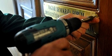 Anyja neve: MDF Anyja neve: MDF