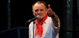 Feró és a babos kendő Pécsett