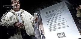 Bakács Tibor téliszalámit lopott Bakács Tibor téliszalámit lopott