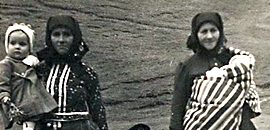 Gyermek a sváb kendőben