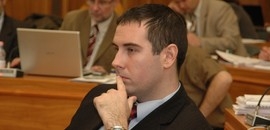 Meddig sarcolja a Városháza a jótékonykodást?