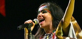 Björk politikai botrányt kavart Björk politikai botrányt kavart