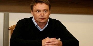 A politika közbeszólt és halasztást kért A politika közbeszólt és halasztást kért
