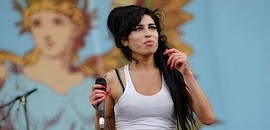 Winehouse vibrációs eszközzel dolgozik
