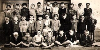 Kalapács alatt a pécsbányatelepi iskola 150 éves emlékkönyve Kalapács alatt a pécsbányatelepi iskola 150 éves emlékkönyve