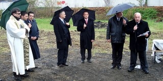 Komlón letették a napelemgyártó üzem alapkövét Komlón letették a napelemgyártó üzem alapkövét