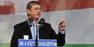 Gyurcsány szerint Orbán egyeduralomra tör Gyurcsány szerint Orbán egyeduralomra tör