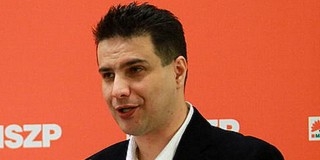 Mesterházy: a kormány szétrombolja a köztársaságot Mesterházy: a kormány szétrombolja a köztársaságot