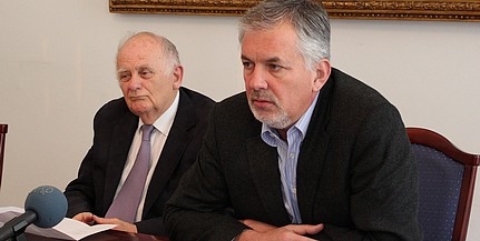 Fundamentumot állít Pécsnek Páva Zsolt és Tillai Aurél Fundamentumot állít Pécsnek Páva Zsolt és Tillai Aurél