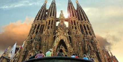 Kigyulladt a barcelonai Sagrada Familia Kigyulladt a barcelonai Sagrada Familia