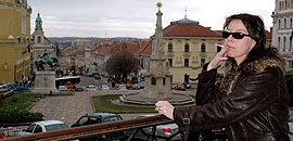 Pécsett is betiltanák az utcai dohányzást