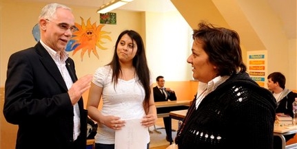 A pécsi roma gimnázium jövőjét az állam felügyeli és biztosítja A pécsi roma gimnázium jövőjét az állam felügyeli és biztosítja