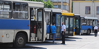Külföldről jöhetnek a bérelt buszok Pécsre – új vezért keresnek? Külföldről jöhetnek a bérelt buszok Pécsre – új vezért keresnek?