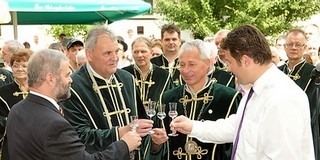 Megnyílt az ország első internetes pálinkafőzdéje Békésen Megnyílt az ország első internetes pálinkafőzdéje Békésen