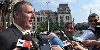 Folytatódik a rendvédelmisek tüntetése - ma sem állapodtak meg