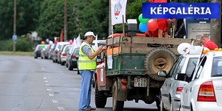 Pécsett kudarc az útlezárás: húszan tüntetnek a hatoson Pécsett kudarc az útlezárás: húszan tüntetnek a hatoson