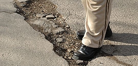 Pécsett ezen a tavaszon nem jut pénz komolyabb útjavításra