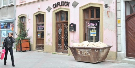 Októberben nyit a Caflisch, de a Zsolnay-kályha nem maradhat