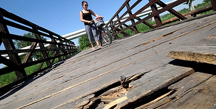 Egy évet bírt a felújított kertvárosi kerékpáros híd, ismét javítani kell