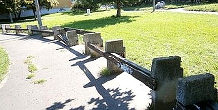 Grób Gábor saját keretéből újítaná fel az olvasó által fotózott padsort Grób Gábor saját keretéből újítaná fel az olvasó által fotózott padsort