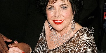 Májátültetésre készül Liz Taylor Májátültetésre készül Liz Taylor
