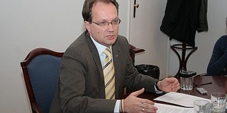 Hoppál: „Megmentjük a Jelenkort, első körben kétmilliót utalunk”