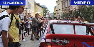 A világ első komponált autókürt-hangversenyét rendezték a téren