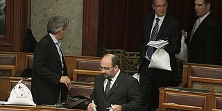A pécsi honatyák a Parlamentbe vitték a Nemzet Lisztjét A pécsi honatyák a Parlamentbe vitték a Nemzet Lisztjét
