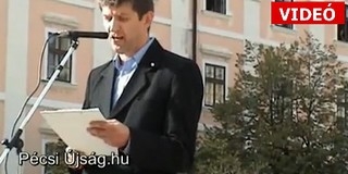 Háromszázan (meg Árok Kornél) tüntettek az Elcoteq bezárása ellen Háromszázan (meg Árok Kornél) tüntettek az Elcoteq bezárása ellen