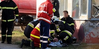 Súlyos sérülést szenvedett egy tűzoltó a pécsváradi oltásban