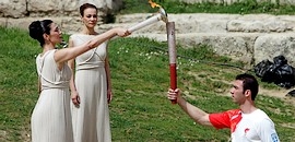 Tüntetéssel indult útra az olimpiai láng