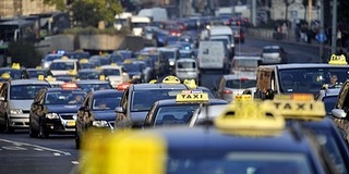 Budapesti taxisblokád és petíció a fix tarifa és létszámstop jegyében