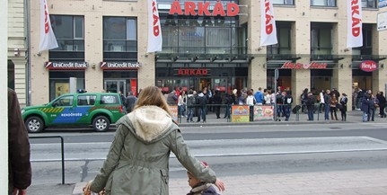 Bombariadó miatt kiürítették a fél belvárost - kiderült, vaklárma volt Bombariadó miatt kiürítették a fél belvárost - kiderült, vaklárma volt