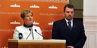 Szili szerint ezer sebből vérzik a munkatörvényről szóló javasat Szili szerint ezer sebből vérzik a munkatörvényről szóló javasat