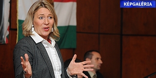 Morvai Krisztina az Iparosban: piócák dobtak ki a pécsi gimiből Morvai Krisztina az Iparosban: piócák dobtak ki a pécsi gimiből