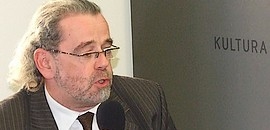 Mészárost meglepte a lemondás