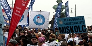 A liberálisok szónokoltak, a szakszervezetiek tüntettek