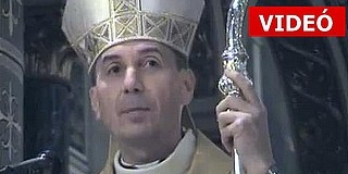 Zsúfolt padsorok előtt celebrálta az éjféli misét dr. Udvardy György Zsúfolt padsorok előtt celebrálta az éjféli misét dr. Udvardy György