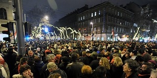 Nácizták, zsidózták egymást a tüntetők és az ellentüntetők az Andrássy úton Nácizták, zsidózták egymást a tüntetők és az ellentüntetők az Andrássy úton