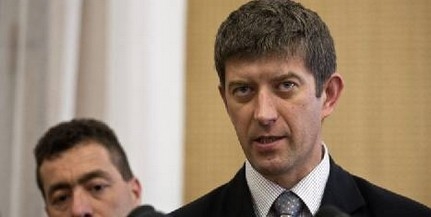 Pécsre vezénylik tűzoltónak Árok Kornélt, a kormányellenes tüntetések egyik főszereplőjét Pécsre vezénylik tűzoltónak Árok Kornélt, a kormányellenes tüntetések egyik főszereplőjét