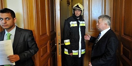 Árok Kornél nem lesz pécsi tűzoltó, de folytatja a PTE-n a politológiát - jó lehet az még valamire Árok Kornél nem lesz pécsi tűzoltó, de folytatja a PTE-n a politológiát - jó lehet az még valamire