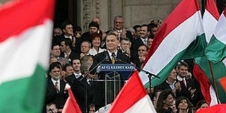 Szimpátiatüntetést tartanak Orbán Viktor mellett Szimpátiatüntetést tartanak Orbán Viktor mellett
